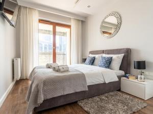 Modern Apartment in Platinum Towers Warsaw - Wronia