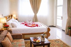 Avi Guest House