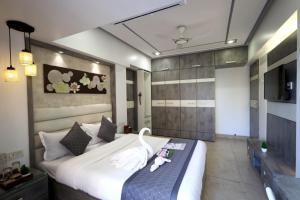Embassy Suite 2 Bedroom Apartment Near BKC & Guru Nanak Hospital Bandra East
