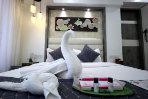 Embassy Suite 2 Bedroom Apartment Near BKC & Guru Nanak Hospital Bandra East