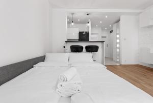 Żelazowskiego Hillside Apartment by BookingHost