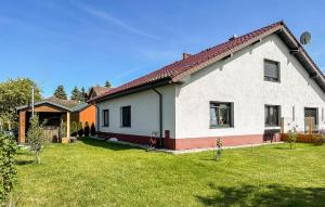 Stunning Apartment In Grzybowo