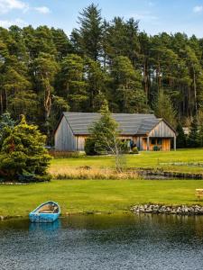 Lakeside Lodge, Views, Hot Tub & Fully Accessible