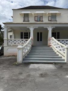 Maxwell Beach Escape 6- Near Beach & Resort Access