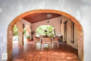 Villa Fantaxat by Abahana Villas