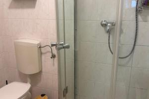 Bright City Apartment Free Parking & 2 Min to Subway