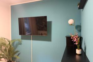 Bright City Apartment Free Parking & 2 Min to Subway