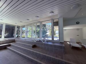 Slope-Side Mountain Apt Sleeps 4