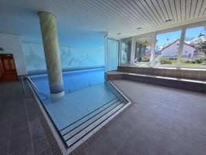 Slope-Side Mountain Apt Sleeps 4