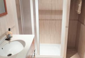 Bright 4-Bedroom Apartment Close to Alicante