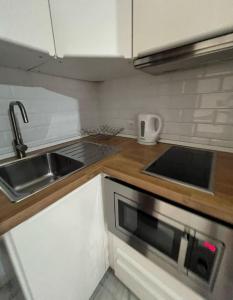 Enjoy Malaga Apartment with Terrace for 4 by turivida