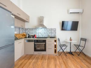 Omian Pearl Residence Pangrati & Balcony