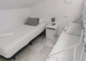 Enjoy Malaga Apartment with Terrace for 4 by turivida