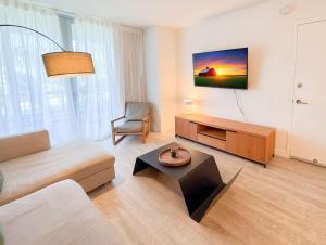 Chic 1BR Steps from the Beach Shuttle