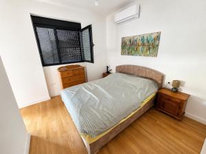 1BR 40m2 APT, Big Terrace & Private Garage, 350m to Sea