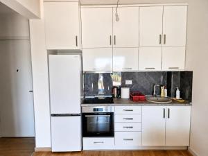 1BR 40m2 APT, Big Terrace & Private Garage, 350m to Sea