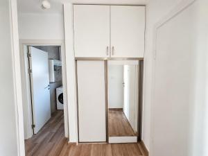 1BR 40m2 APT, Big Terrace & Private Garage, 350m to Sea