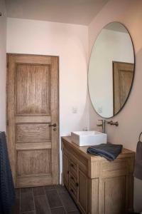 3BD 2BA, AC Pool, Gym, Parking and Security