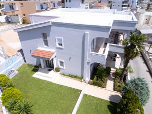 Wave apartments