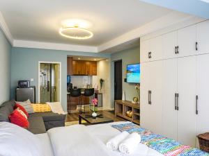 Alba Gardens studio Apt with Gym, Pool & Mini-Mart