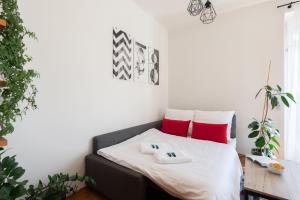 City Glow Family Apartment With Terrace Near The City Center - Self Check in