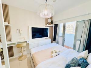 White Luxe Studio