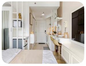 White Luxe Studio