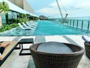 Azure House at The Sóng Vũng Tàu - Free Infinity Pool