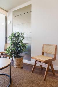 Apt in Las Condes with Pool and Private Balcony