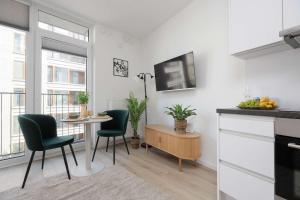 Browary Warszawskie Stylowe Studia z Balkonami w Centrum by Renters Premium