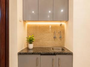 The White Casa Premium 1RK 201 Near Medanta Hospital