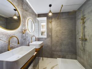 City Chic Apartment - Comfortable apartment #3 rooms #2 bathrooms #free parking #self check-in