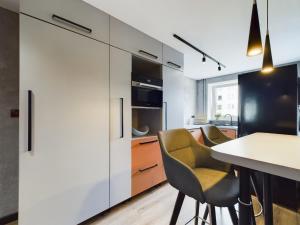 City Chic Apartment - Comfortable apartment #3 rooms #2 bathrooms #free parking #self check-in