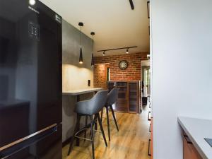 City Chic Apartment - Comfortable apartment #3 rooms #2 bathrooms #free parking #self check-in