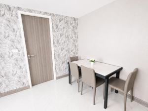 2 Bedroom with rooftop pool Sukhumvit BTS Nana