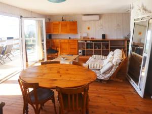UN CHALET EN BOIS A LA PLAGE