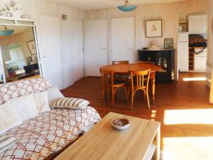 UN CHALET EN BOIS A LA PLAGE