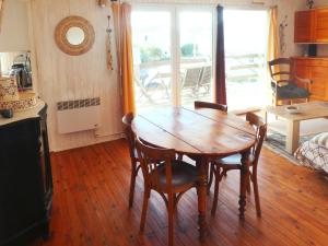UN CHALET EN BOIS A LA PLAGE