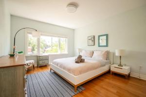 Beautiful Family Friendly 3BR House With Parking
