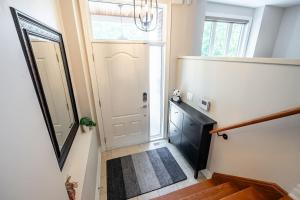 Beautiful Family Friendly 3BR House With Parking