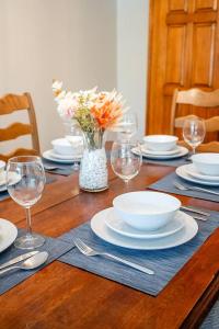 Beautiful Family Friendly 3BR House With Parking