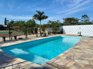 Studio a 400 metros do mar com banheira e piscina
