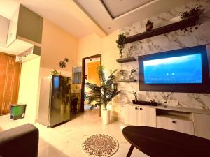 Modern 2BHK Hosa-Sarjapur Rd WiFi AC Kitchen