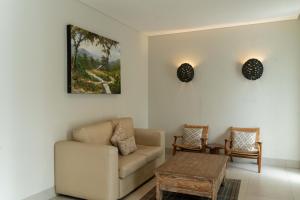 Atsuka Hill View Villa 8 Bedrooms With a Private Heated Swimming Pool