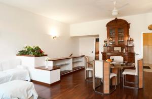 Sea-view apartment with pool