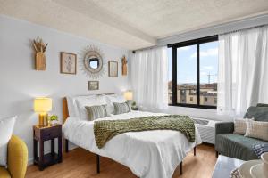 Walk to UT stadium and Downtown, Pool, Free Parking
