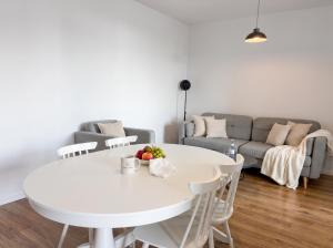 Urban Apartments - Luxury Warsaw Stays - 2 Bedrooms - Pereca street