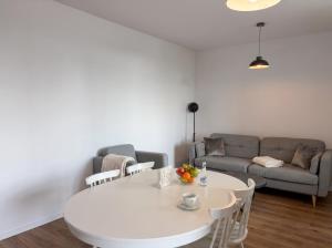 Urban Apartments - Luxury Warsaw Stays - 2 Bedrooms - Pereca street