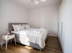 Urban Apartments - Luxury Warsaw Stays - 2 Bedrooms - Pereca street