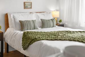 Walk to UT stadium and Downtown, Pool, Free Parking